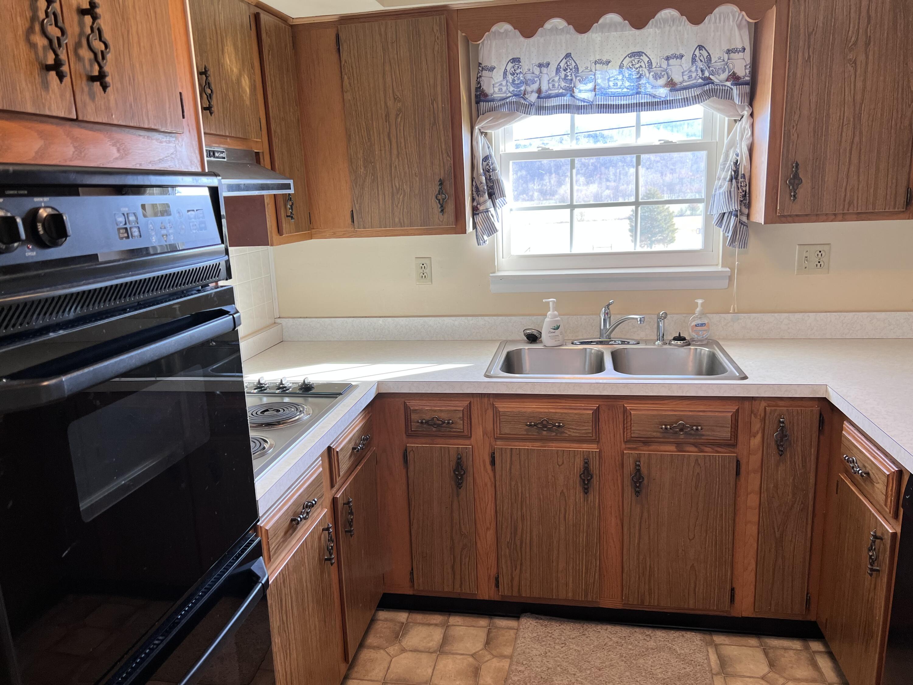 6928 Campton Road Stanton, KY 40380 - Photo 6 of 18 McCoy Kitchen