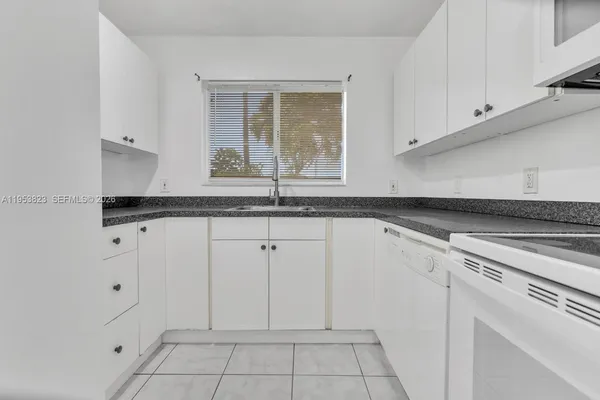 $2,950 | 843 Northwest 7th Street, Unit 843845, Hallandale Beach, FL 33009