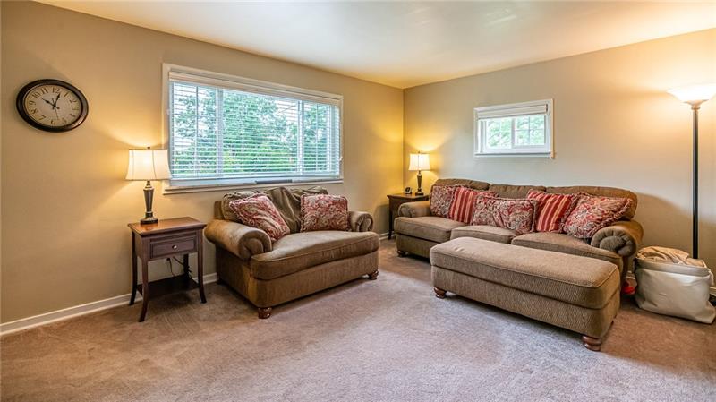 119 Fraser Road Valencia, PA 16059 - Photo 3 of 25