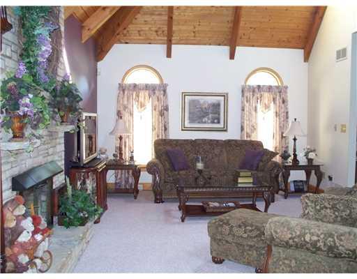 30 Sanitarium Road Washington, PA 15301 - Photo 6 of 17 Living Room.