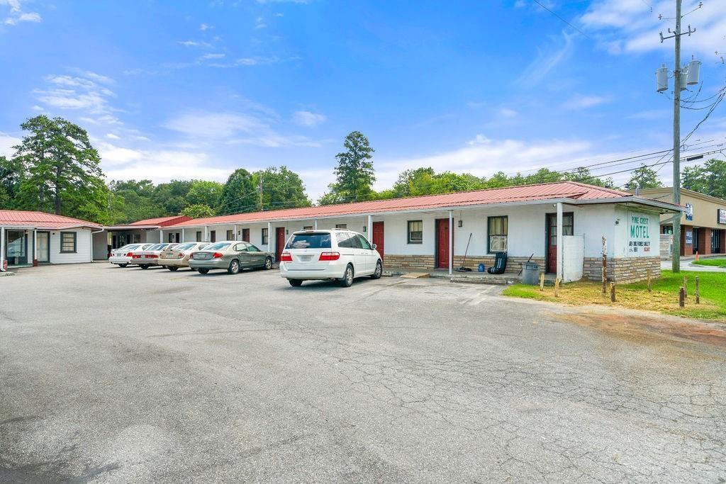 3158 Martha Berry Highway Rome, GA 30165 - Photo 4 of 10 a car parked in front of a house