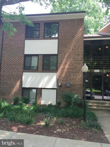 1428 Northgate Square, Unit 1A Reston, VA 20190 - Photo 1 of 20 Exterior (Front)