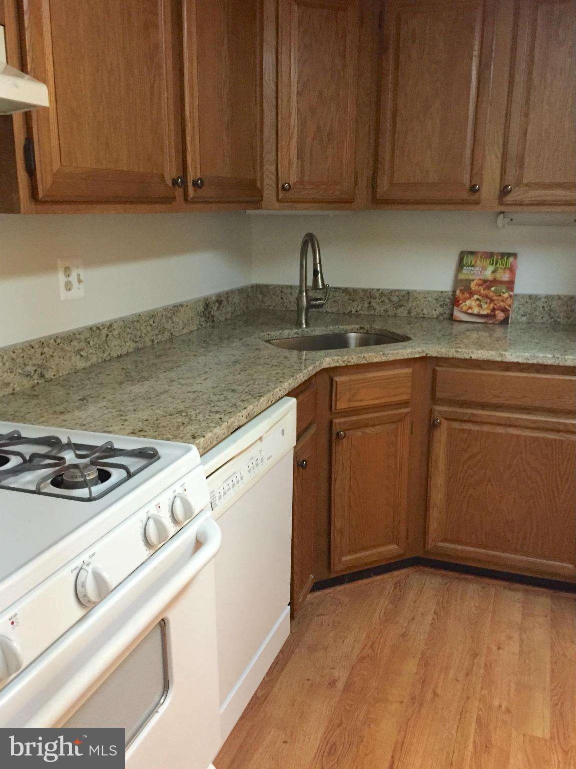 1428 Northgate Square, Unit 1A Reston, VA 20190 - Photo 3 of 20 Gas cooking