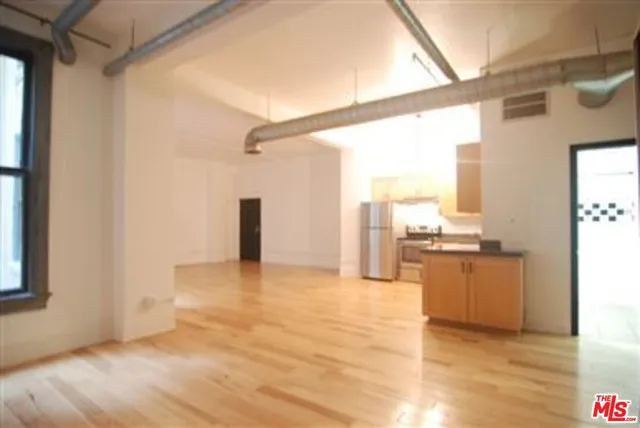 $2,000 | 108 West 2nd Street, Unit 404, Los Angeles, CA 90012