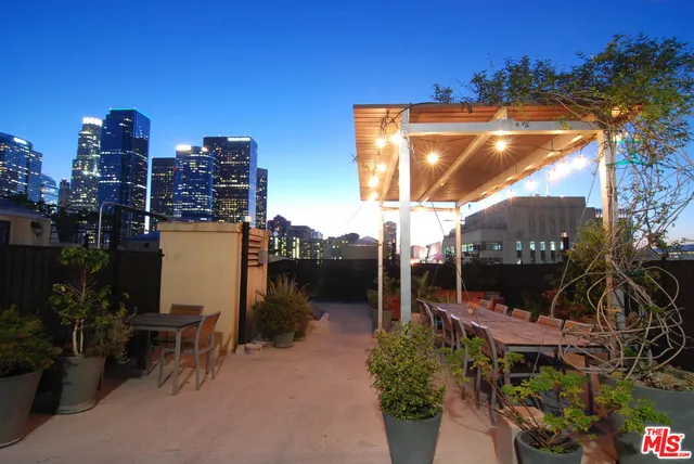 $2,000 | 108 West 2nd Street, Unit 404, Los Angeles, CA 90012