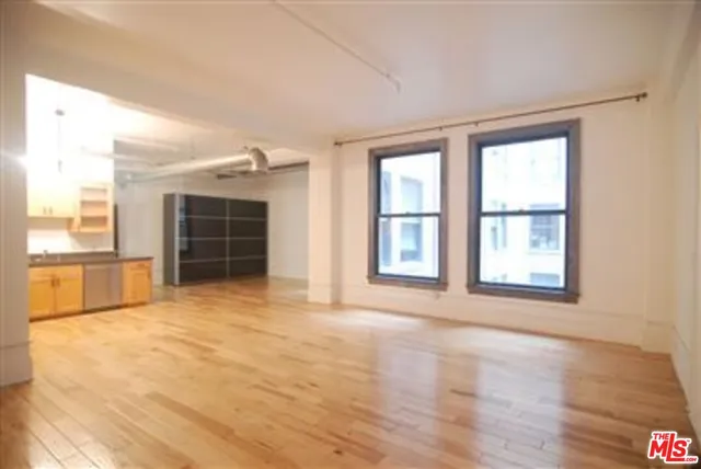 $2,000 | 108 West 2nd Street, Unit 404, Los Angeles, CA 90012