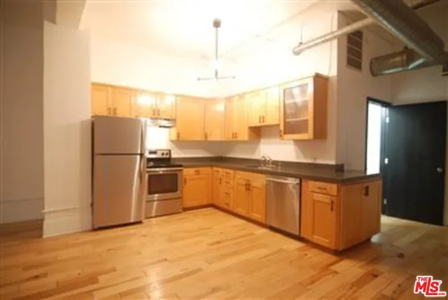 $2,000 | 108 West 2nd Street, Unit 404, Los Angeles, CA 90012