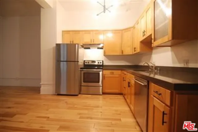 $2,000 | 108 West 2nd Street, Unit 404, Los Angeles, CA 90012