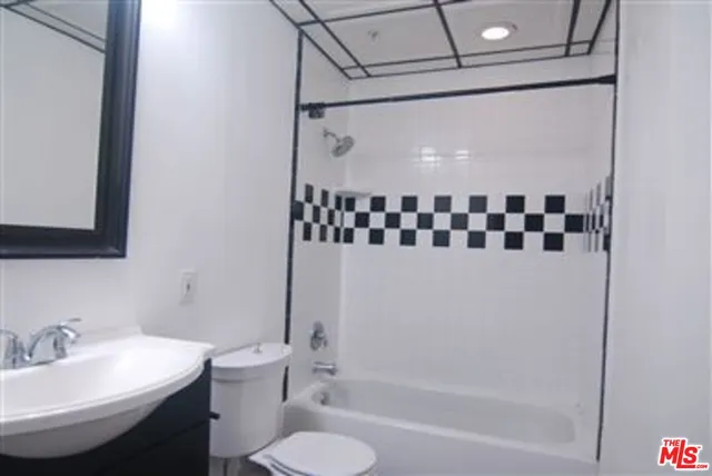 $2,000 | 108 West 2nd Street, Unit 404, Los Angeles, CA 90012