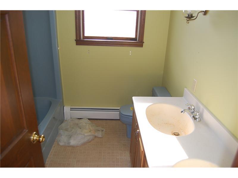 629 Church Road Bangor, ME 04401 - Photo 16 of 28 Bathroom.