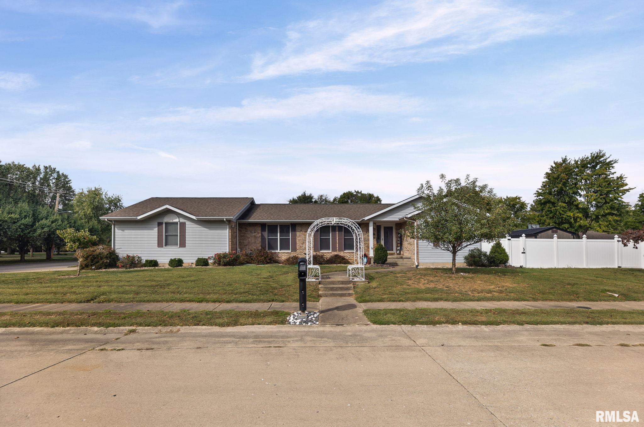 628 Tracy Terrace Centralia, IL 62801 - Photo 2 of 48