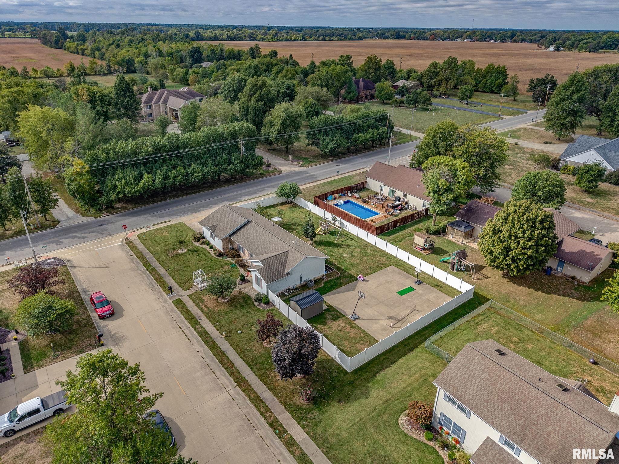 628 Tracy Terrace Centralia, IL 62801 - Photo 3 of 48