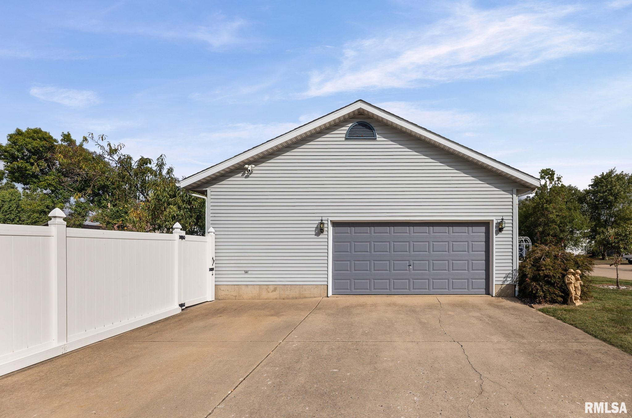 628 Tracy Terrace Centralia, IL 62801 - Photo 5 of 48