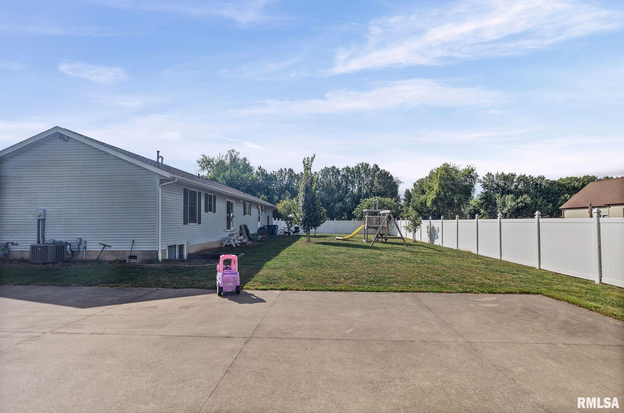 628 Tracy Terrace Centralia, IL 62801 - Photo 9 of 48