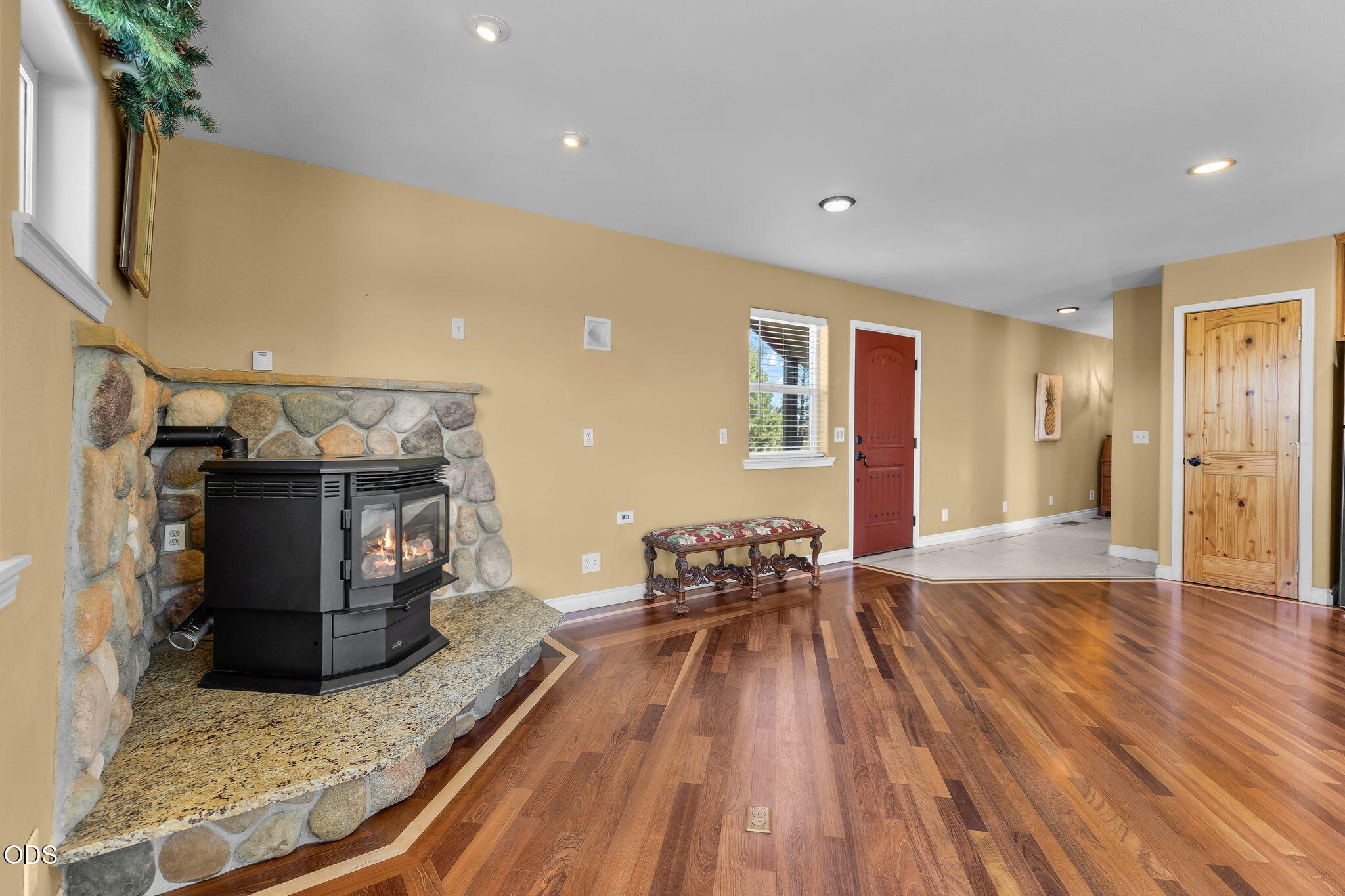 66967 Lance Road Bend, OR 97703 - Photo 21 of 58