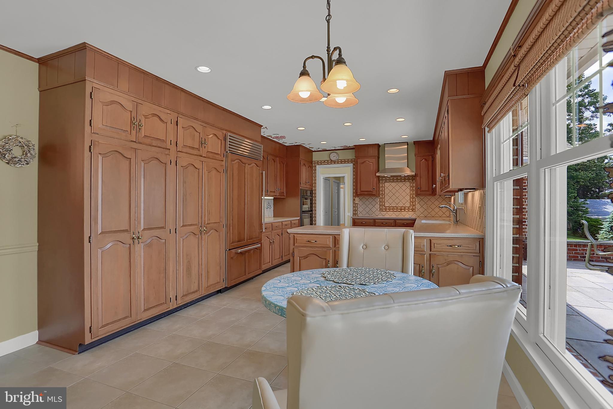 11604 Woodhaven Road Waynesboro, PA 17268 - Photo 36 of 76 Kitchen with breakfast area