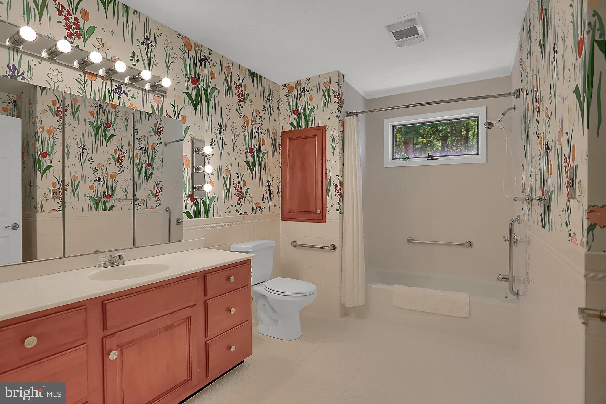 11604 Woodhaven Road Waynesboro, PA 17268 - Photo 57 of 76 Hall Guest bath