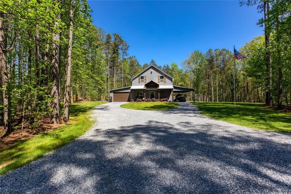 a view of a house with backyard and trees