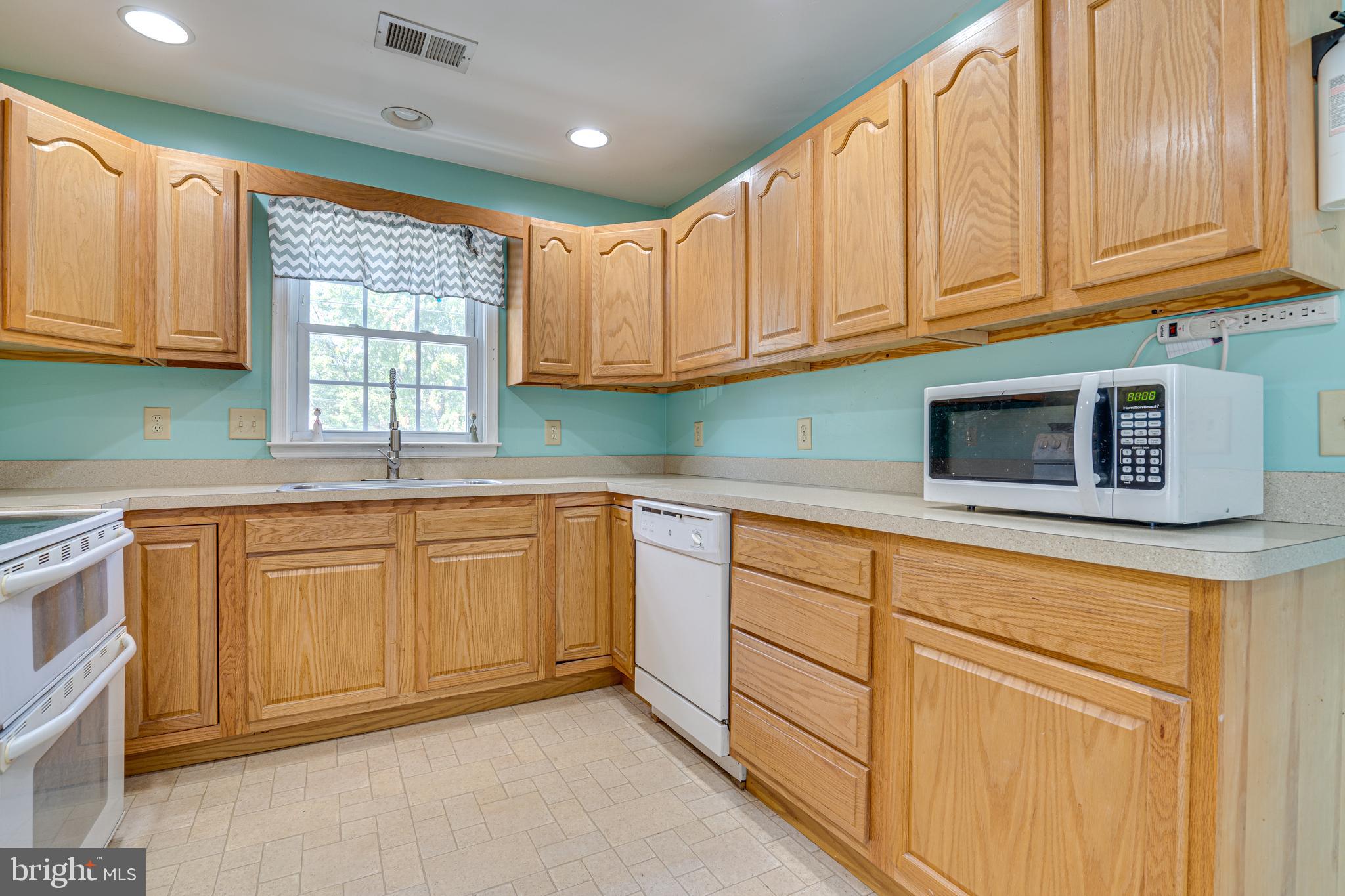 408 East 13th Avenue Ranson, WV 25438 - Photo 6 of 25