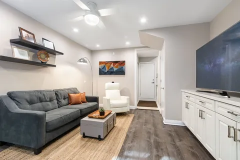 $900,000 | 1816 South Indiana Avenue, Unit D, Chicago, IL 60616