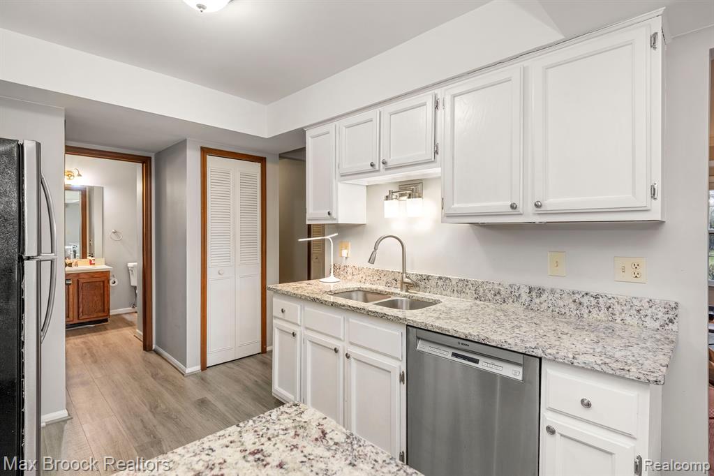 264 Meadow Bridge Drive Rochester, MI 48307 - Photo 12 of 30