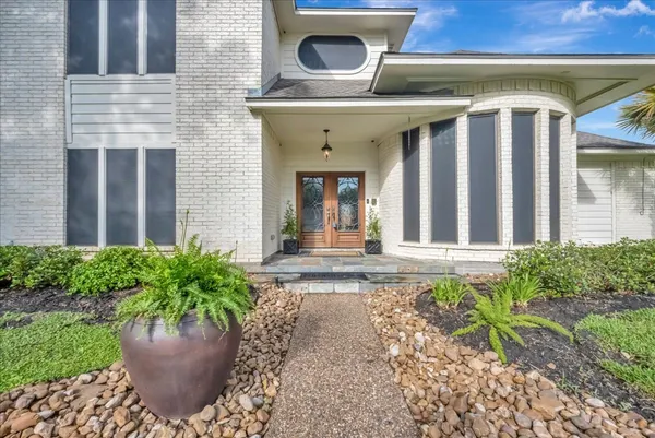 $499,000 | 1627 Lake Bluff Drive, El Lago, TX 77586