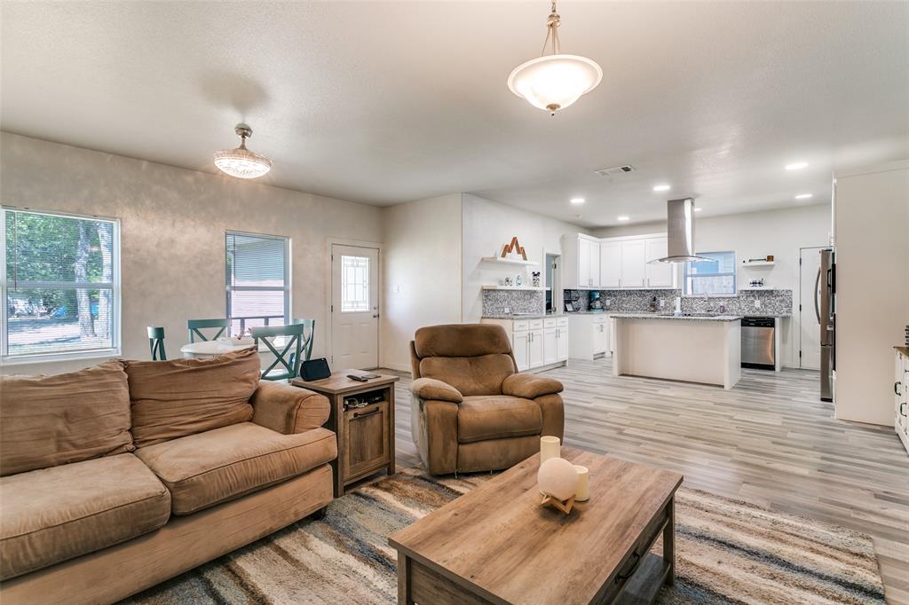 1108 South Morris Street Gainesville, TX 76240 - Photo 7 of 23 a living room with furniture and kitchen view