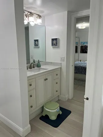 $2,900 | 280 Southwest 20th Road, Unit 504, Miami, FL 33129