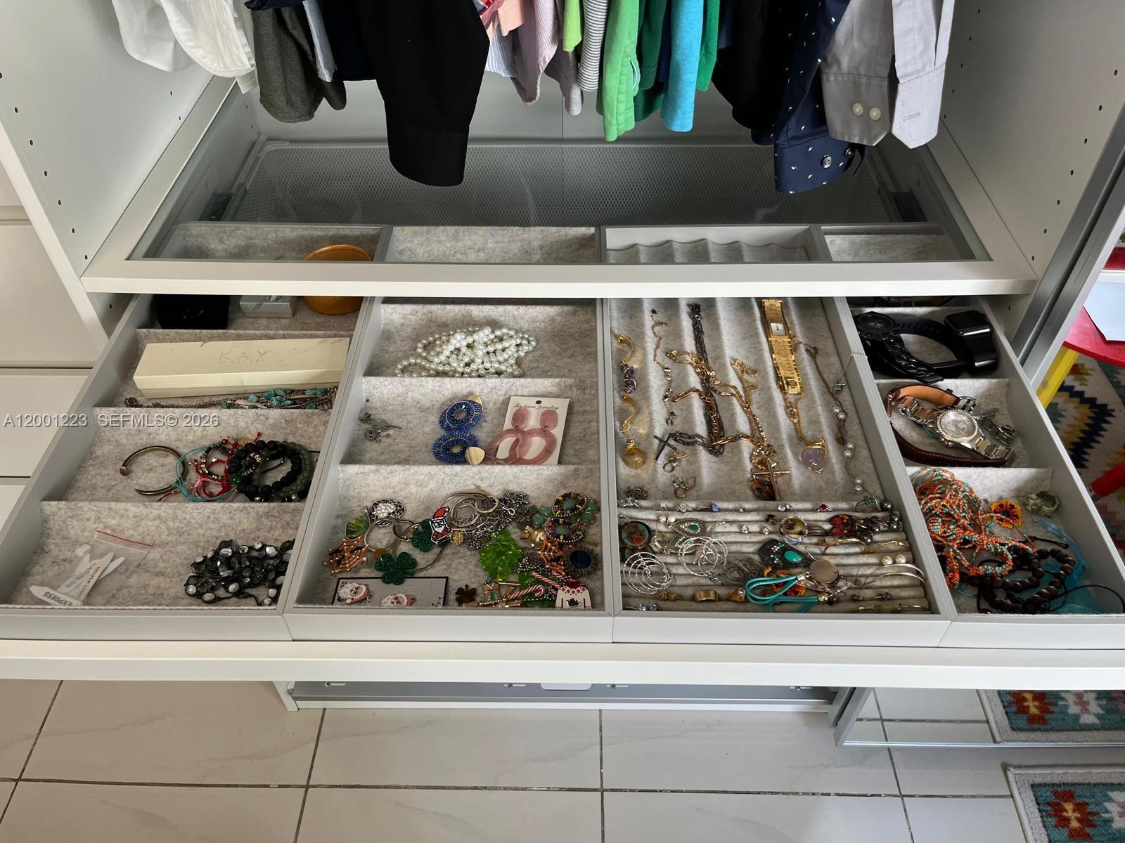 280 Southwest 20th Road, Unit 504 Miami, FL 33129 - Photo 5 of 23 a close view of stove