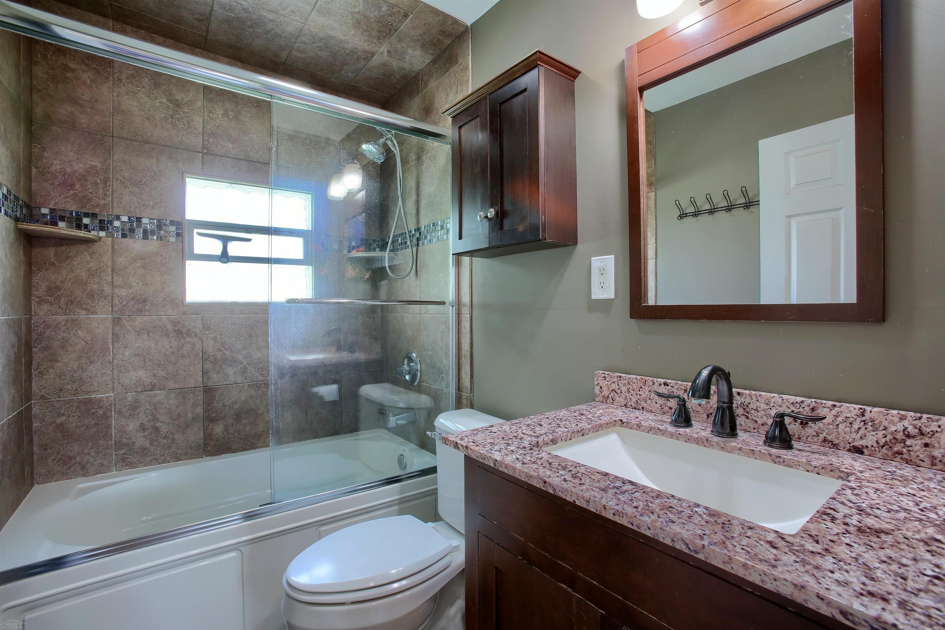 58410 Romeo Plank Road Ray, MI 48096 - Photo 15 of 20 50120569-14.JPG