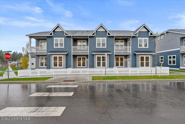 $429,900 | 343 East Grosbeak Avenue, Hayden, ID 83835