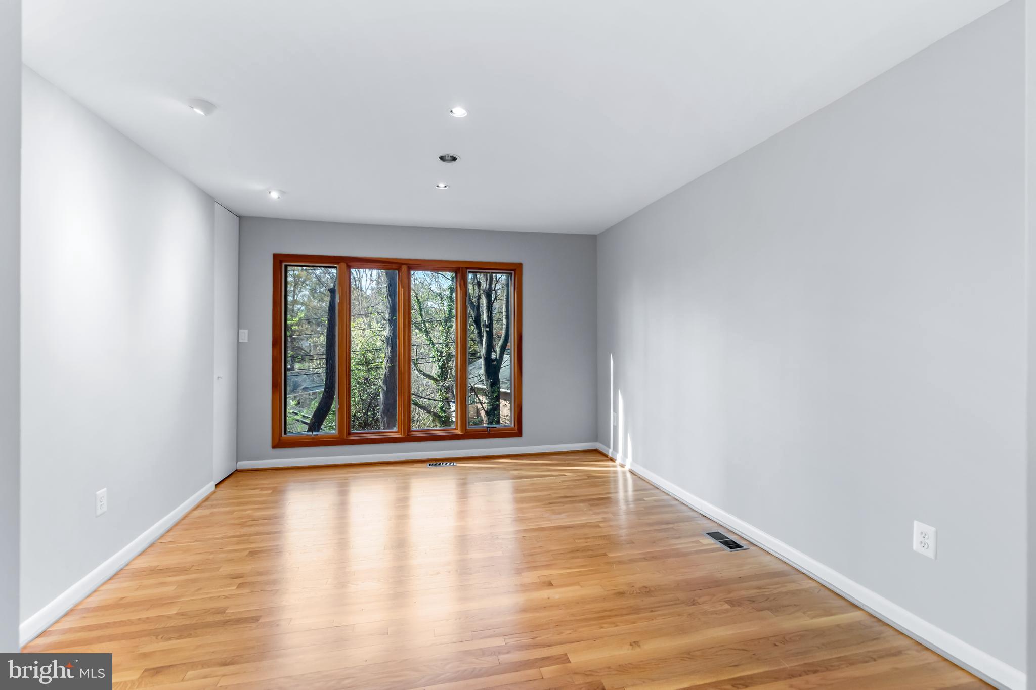 5211 MacArthur Terrace Northwest Washington, DC 20016 - Photo 4 of 53