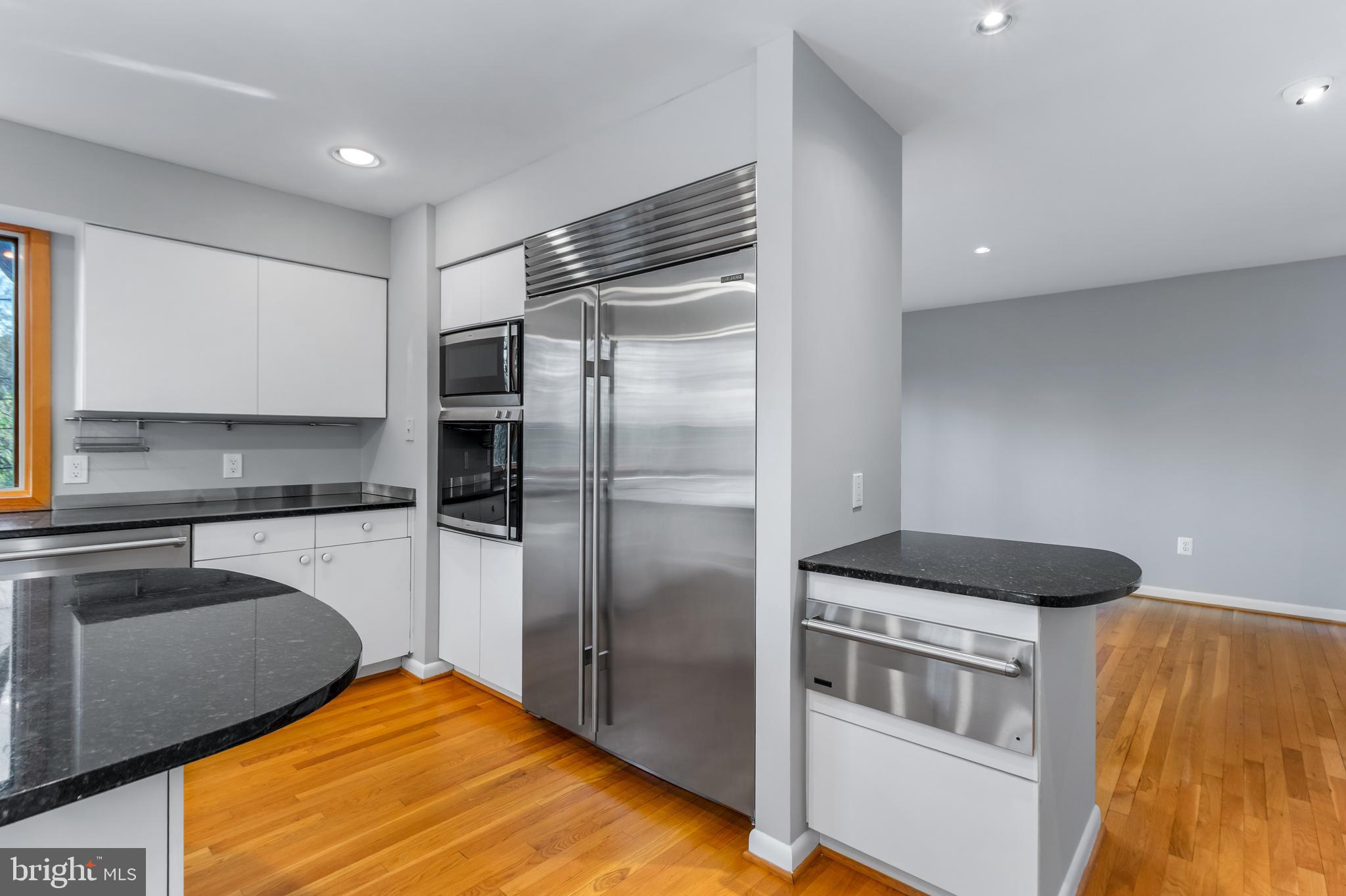 5211 MacArthur Terrace Northwest Washington, DC 20016 - Photo 8 of 53