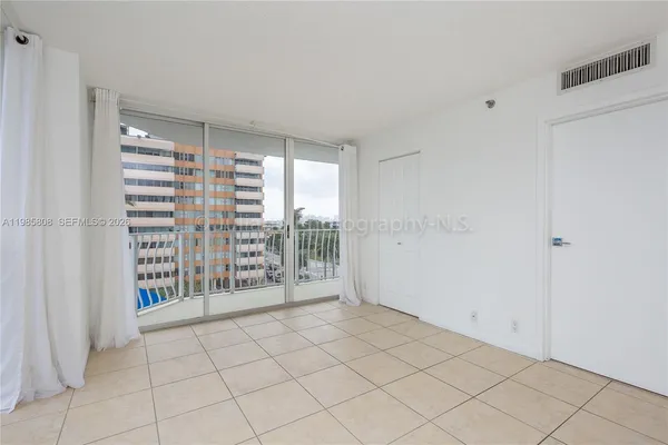 $2,900 | 7601 East Treasure Drive, Unit 607, North Bay Village, FL 33141