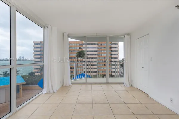 $2,900 | 7601 East Treasure Drive, Unit 607, North Bay Village, FL 33141