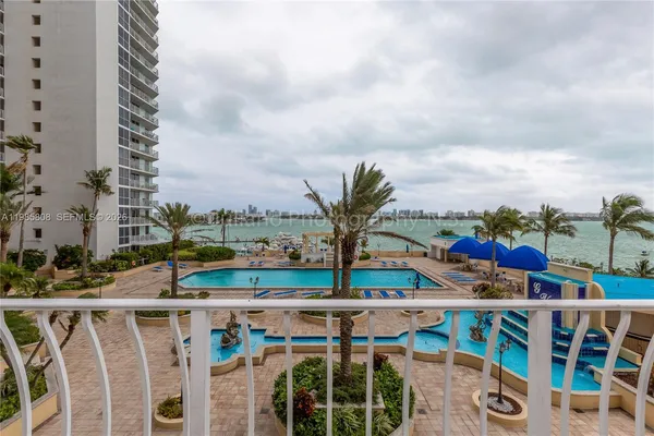 $2,900 | 7601 East Treasure Drive, Unit 607, North Bay Village, FL 33141