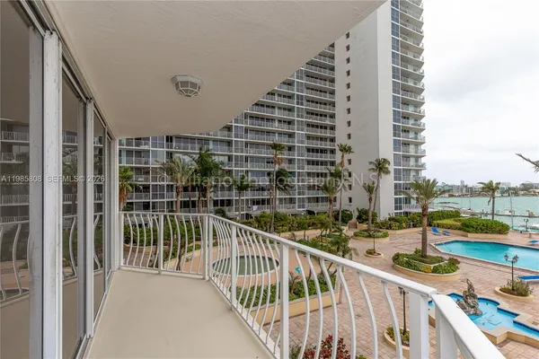 $2,900 | 7601 East Treasure Drive, Unit 607, North Bay Village, FL 33141