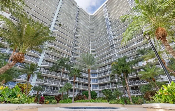 $2,900 | 7601 East Treasure Drive, Unit 607, North Bay Village, FL 33141