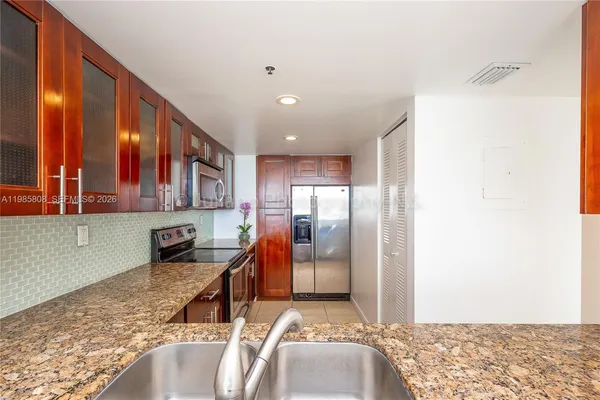 $2,900 | 7601 East Treasure Drive, Unit 607, North Bay Village, FL 33141