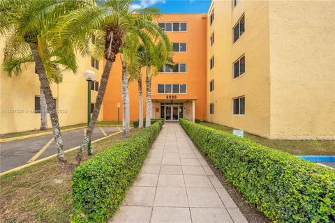 a view of a pathway with house on both side