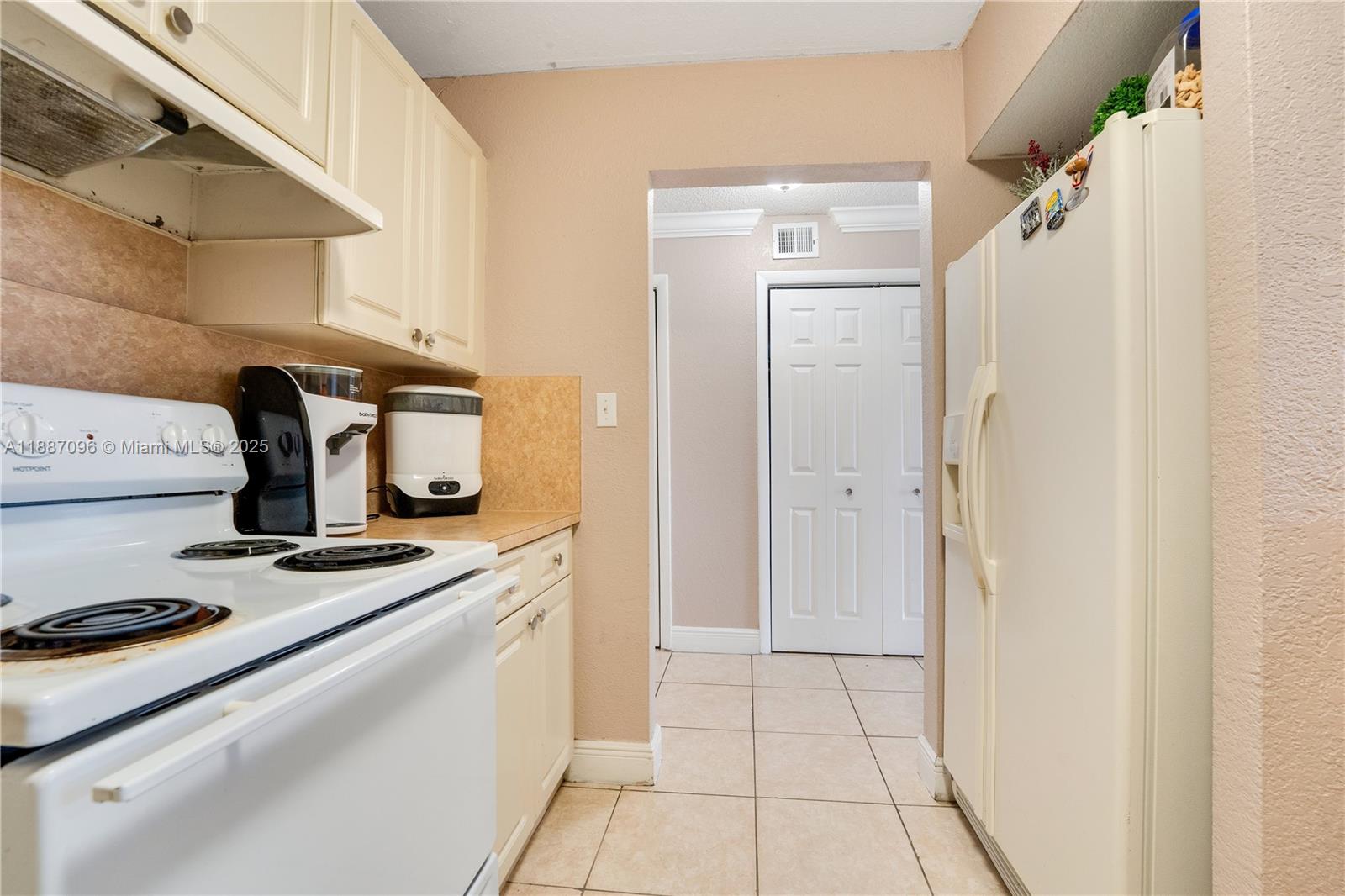 6990 Northwest 186th Street, Unit 4511 Hialeah, FL 33015 - Photo 5 of 29 a kitchen with a stove and a refrigerator
