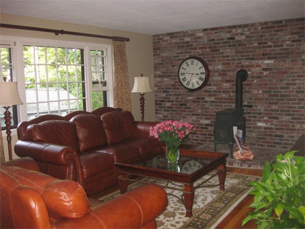 9 Village Road Gloucester, MA 01930 - Photo 4 of 18 Gallery Image 4