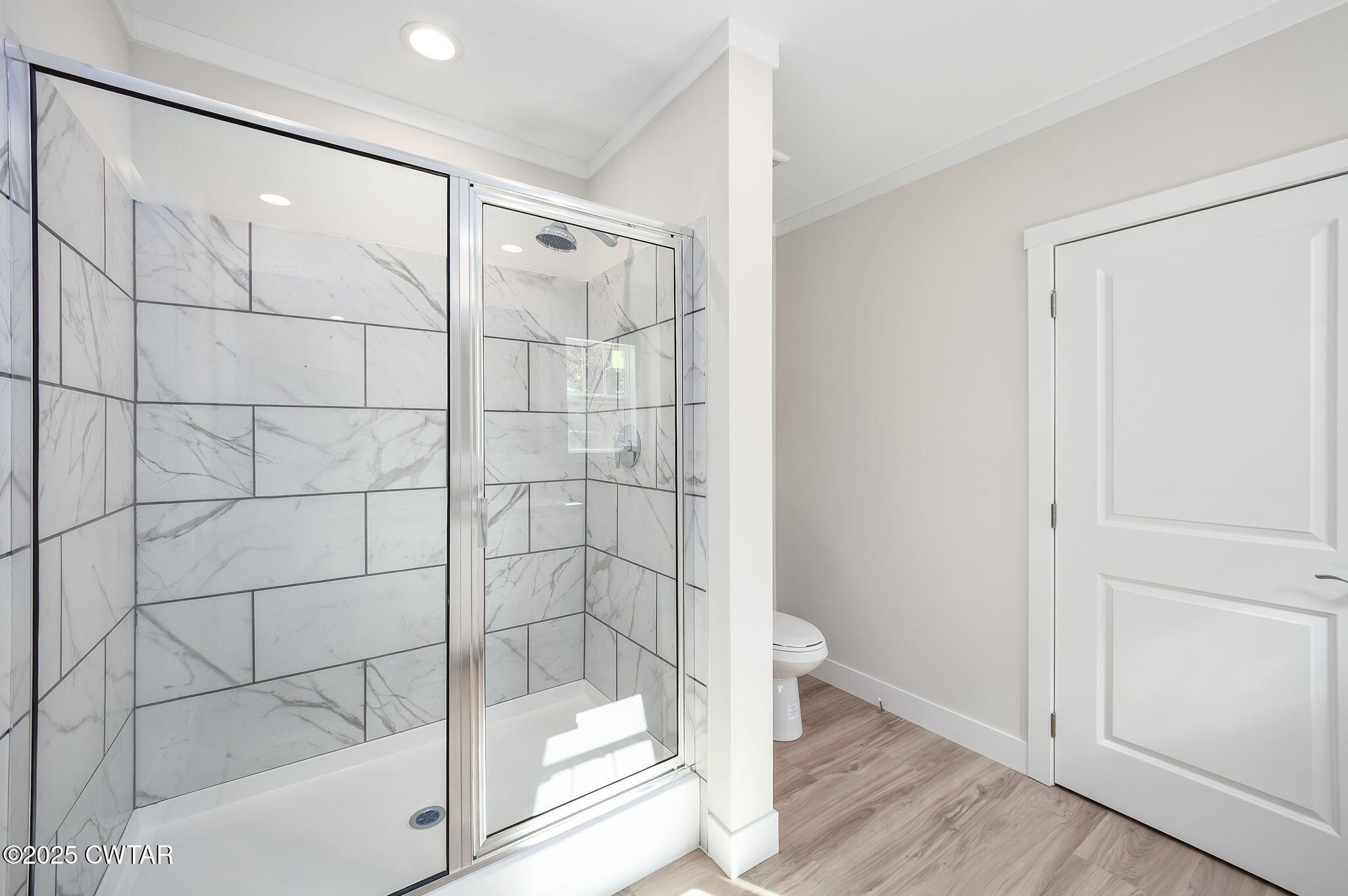 2127 North Royal Street Jackson, TN 38305 - Photo 16 of 26 a bathroom with a glass shower door