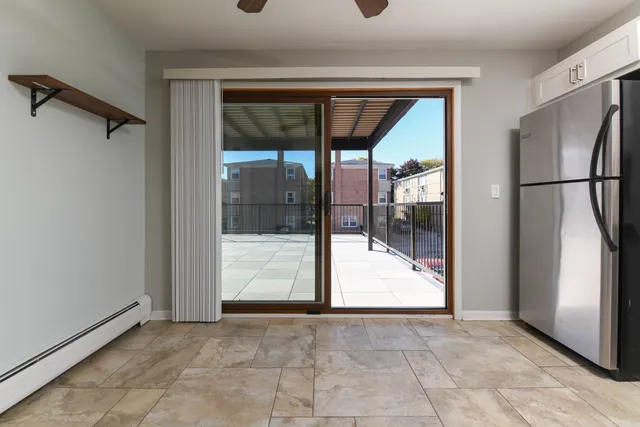 $2,150 | 8629 West Summerdale Avenue, Unit 2, Chicago, IL 60656