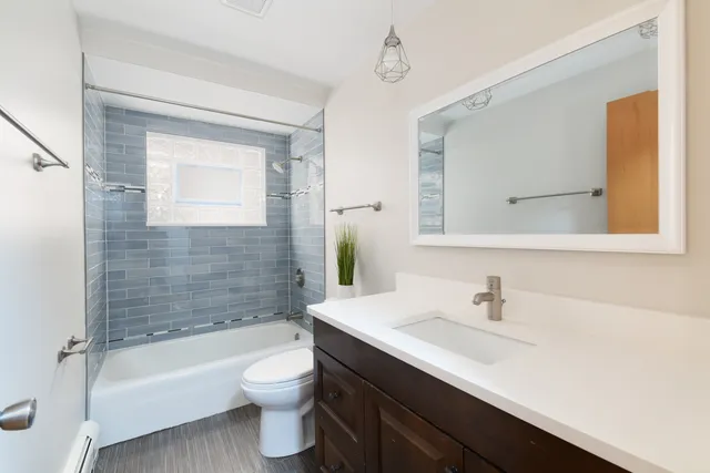 $2,150 | 8629 West Summerdale Avenue, Unit 2, Chicago, IL 60656