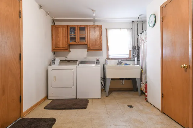 $2,150 | 8629 West Summerdale Avenue, Unit 2, Chicago, IL 60656