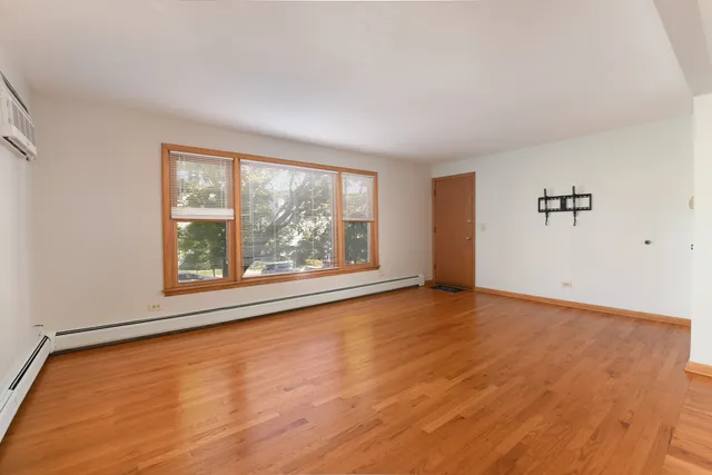 $2,150 | 8629 West Summerdale Avenue, Unit 2, Chicago, IL 60656