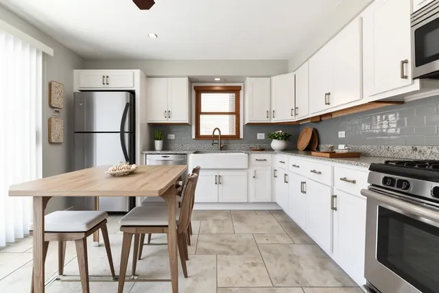 $2,150 | 8629 West Summerdale Avenue, Unit 2, Chicago, IL 60656