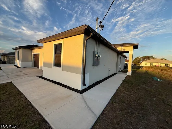 $1,700 | 227 Hightower Avenue South, Lehigh Acres, FL 33973