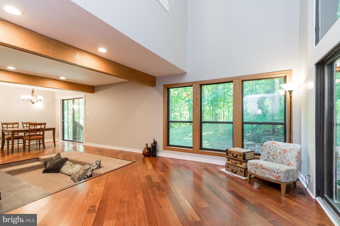 10275 Greystone Road Manassas, VA 20111 - Photo 11 of 29 Living Room